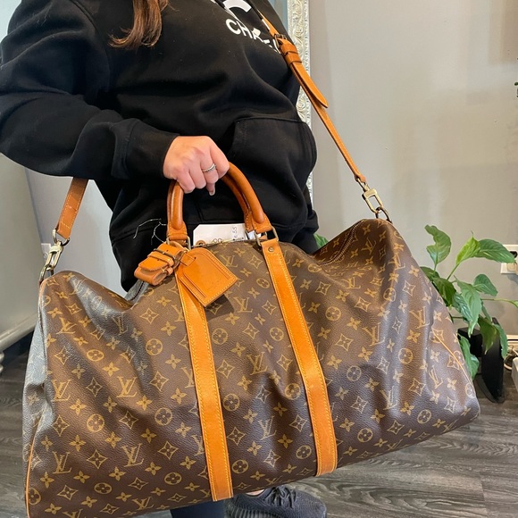 Luxury giveaway, $5 Chanel. Like this listing to be notified of my next show - Picture 8 of 13